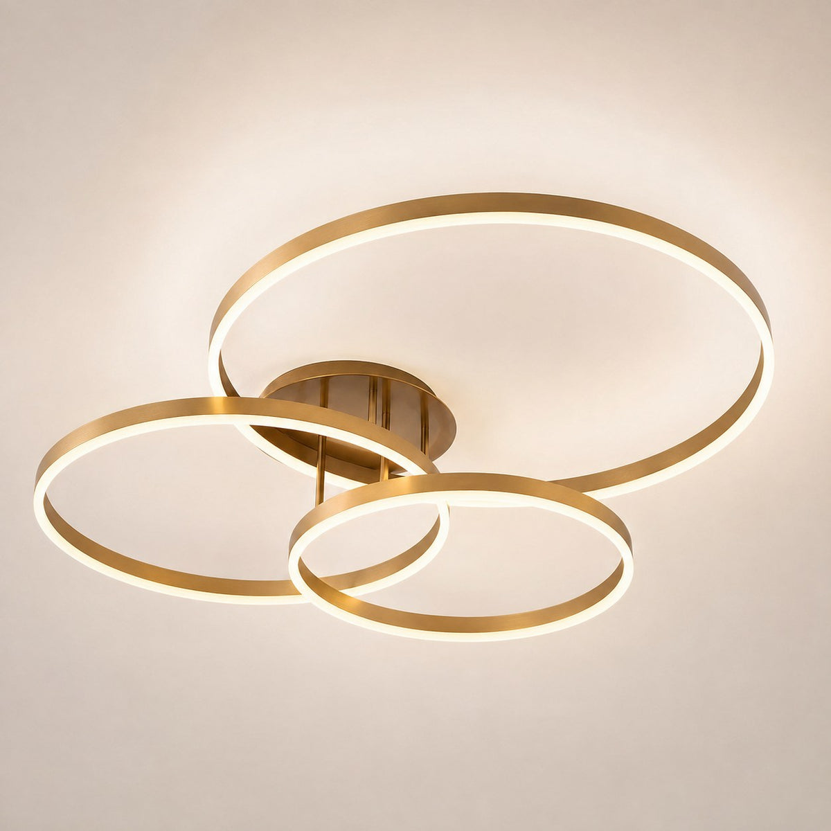 Lustre Chambre Triple Anneaux Doree - packshot